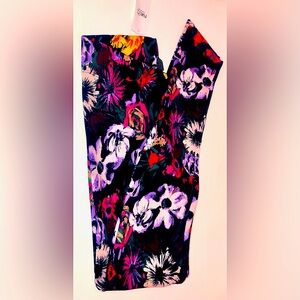 Rue 21 Floral stretchy Leggings size Medium
